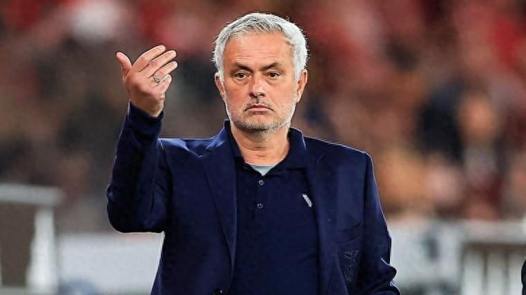 世界杯高清播放平台-穆里尼奥怒斥VAR漏判点球，随后却公开道歉