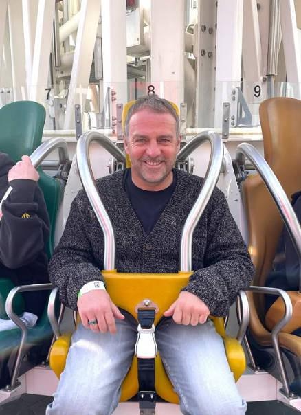 世界杯官网直播软件下载-放松一下，弗里克到巴塞罗那蒂比达博游乐场玩跳楼机